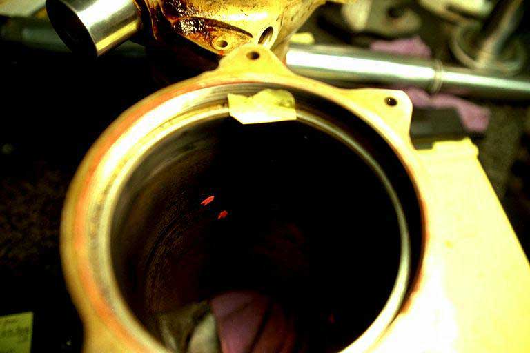 Left inboard elevator actuator - cylinder