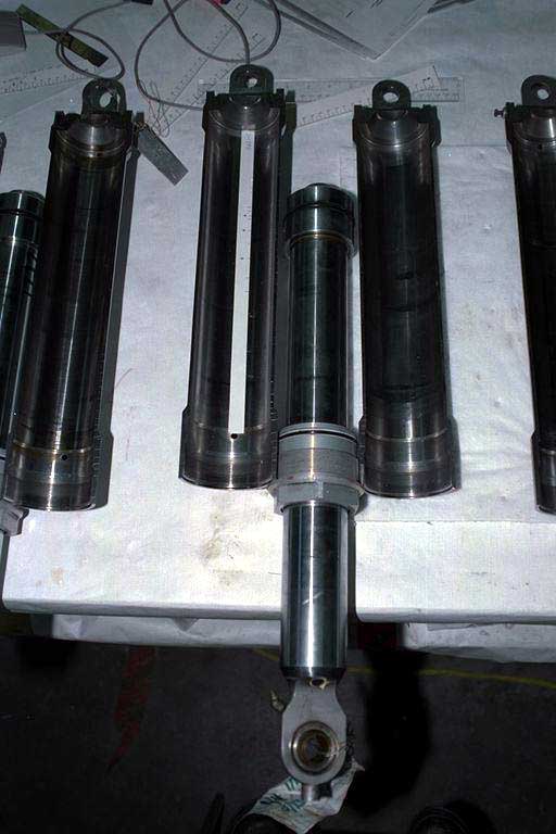 2 Flap actuator - left inboard flap - outboard actuator