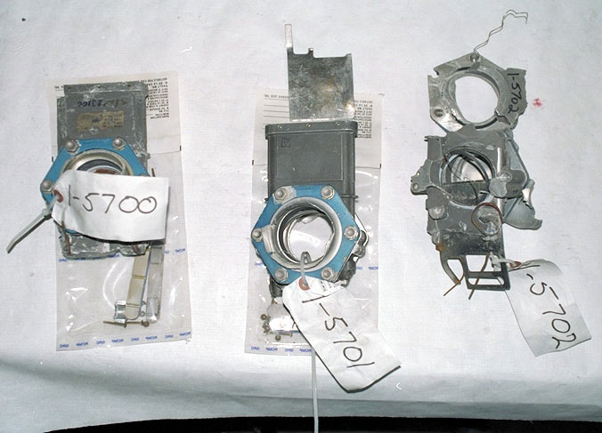 Fuel crossfeed valves