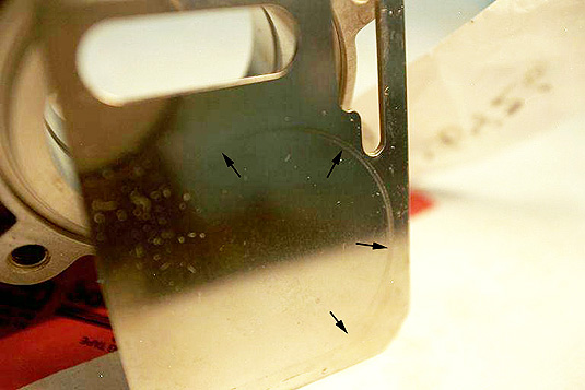 Slide gate circumferential impact mark