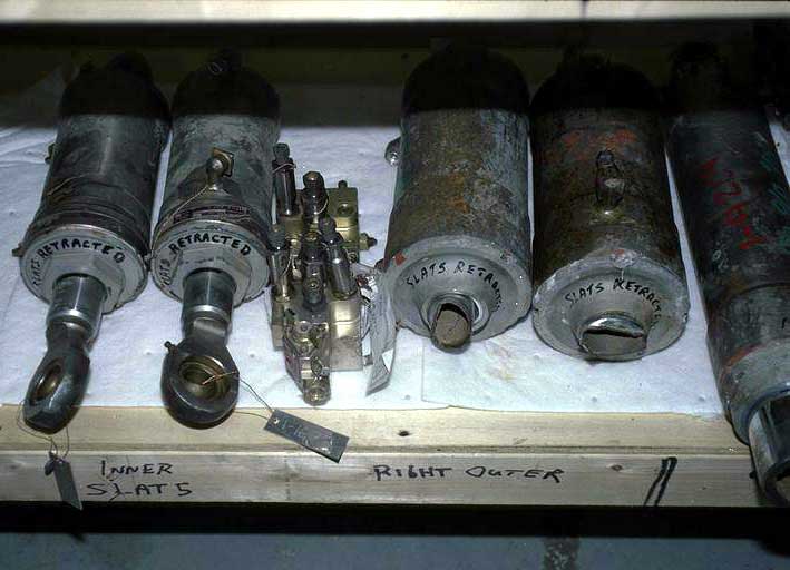 Inboard and right outboard slat actuators