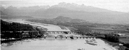 Appendix C - Photo 1 - River bridges looking upstream (1999)