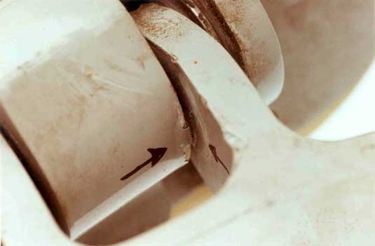 Articulation inférieure de la trappe arrière en position ouverte