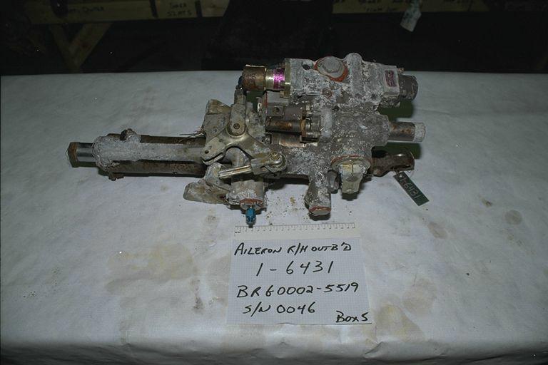 Vérin de l'aileron extérieur droit