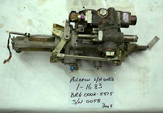 Vérin de l'aileron extérieur gauche