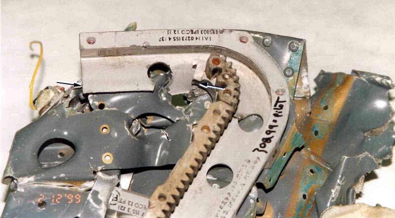 Support du siège du commandant de bord - extrémité avant du rail en L