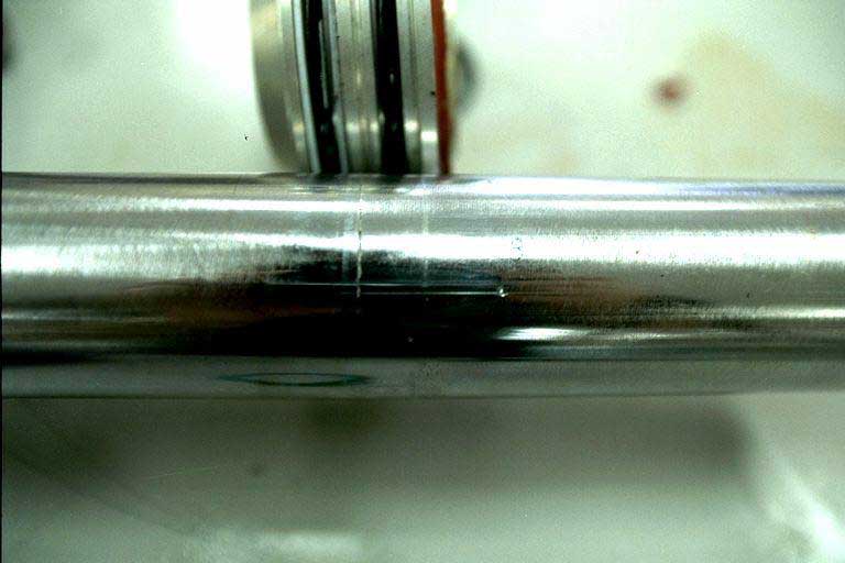 Tige du cylindre du vérin de la gouverne de profondeur extérieure gauche