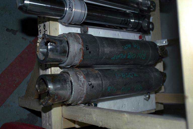 Vérin de volet - volet extérieur droit - vérins intérieur et extérieur