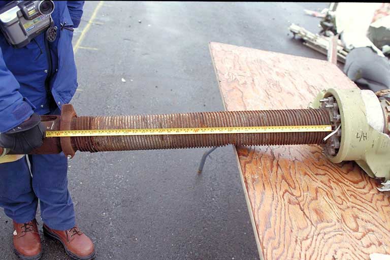 Vis du vérin du stabilisateur gauche