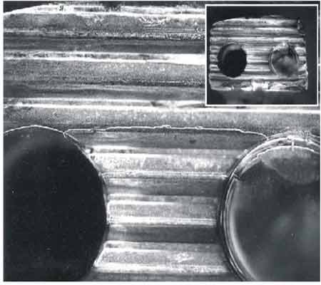 Le Laboratoire technique du BST a effectué un contrôle par ressuage sur les zones du chapeau de bielle endommagé. Des fissures sont clairement visible.